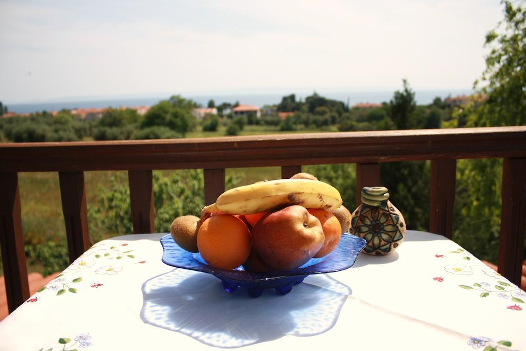 Villa Nikiti Pokoj fotografie